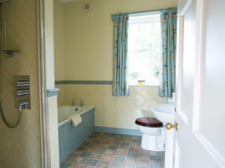 Auldhame Bathroom Visit East Lothian 768x574