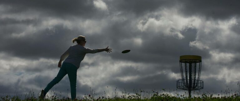Disc Golf Lady Player Visit East Lothian 768x323