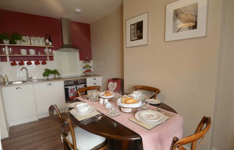 Kates Cottages Kitchen Visit East Lothian 768x494