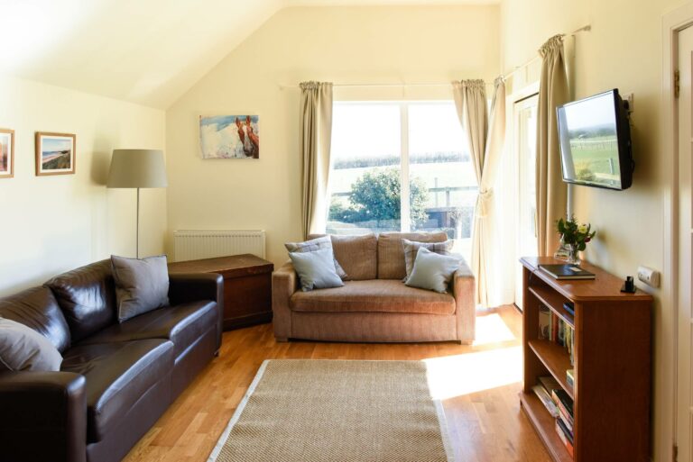 Muckle Snug Living Room Visit East Lothian 768x513