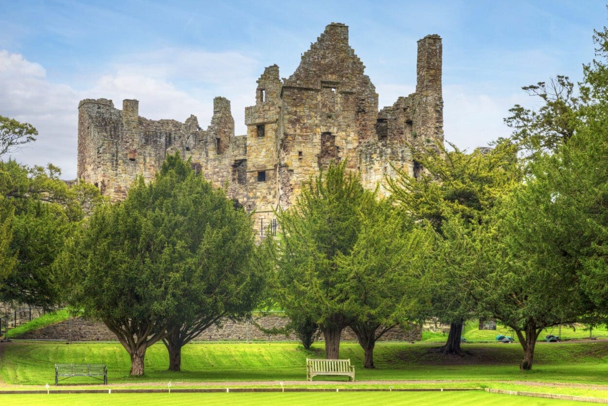 Vegan-EV-Travellers-Trip-to-East-Lothian-Dirleton-Castle