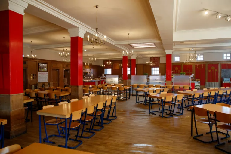 AP1 9695lores 768x512